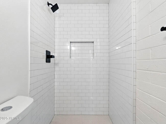 Building Photo - 2732 W Tuckey Ln