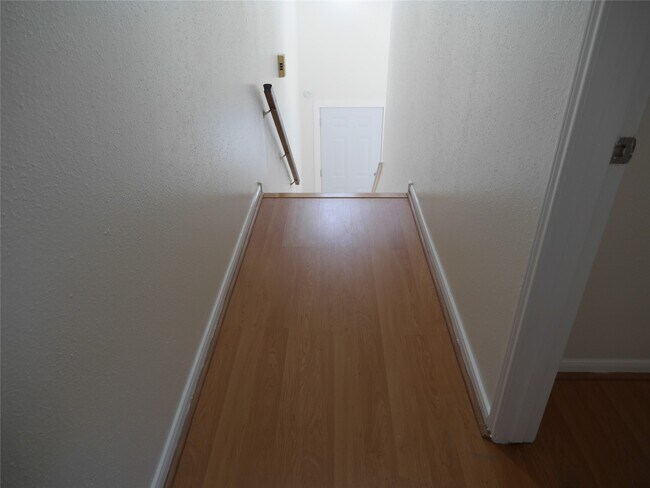 Building Photo - 13840 Hollowgreen Dr