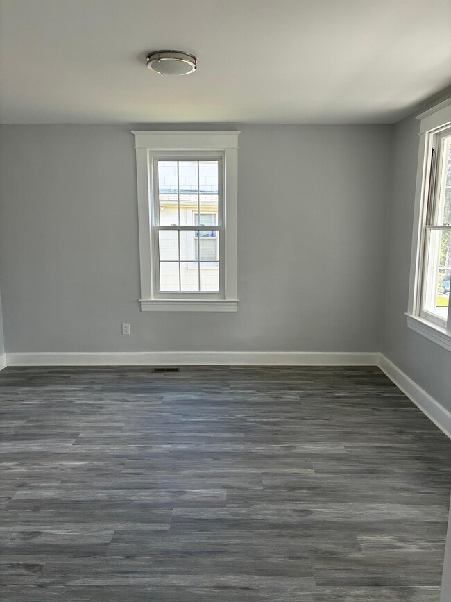 Building Photo - 4406 Hooper Ave