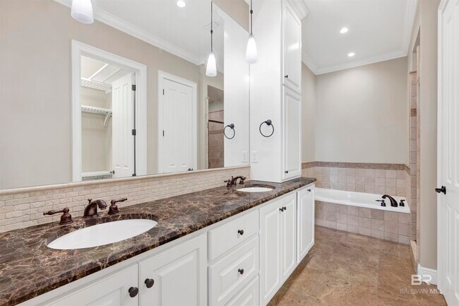 Building Photo - 32491 Water View Dr E
