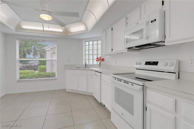 Building Photo - 9836 Luna Cir