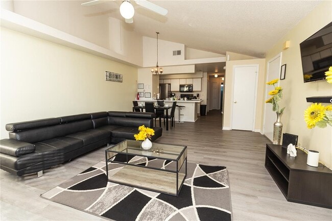 Building Photo - 2492 Sweetwater Club Cir