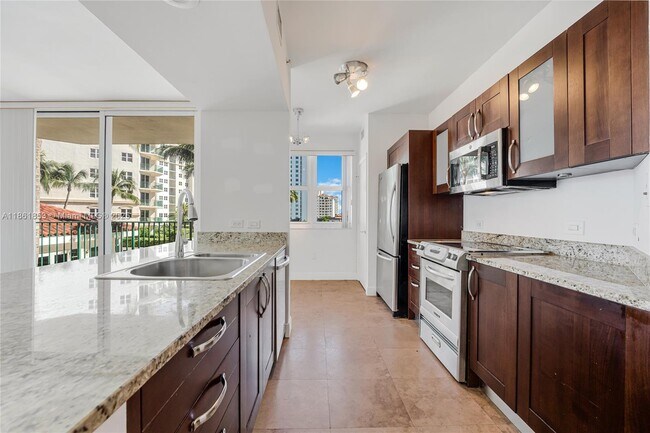 Building Photo - 19900 E Country Club Dr