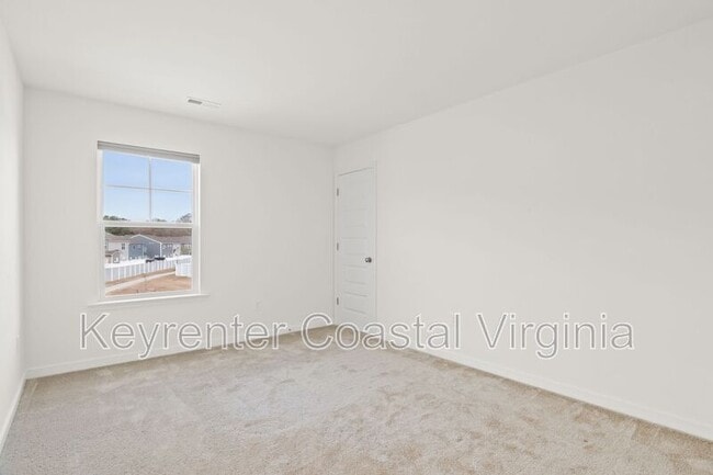 Building Photo - 305 Tarn Ct