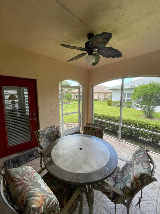 Building Photo - 1833 Pelican Dr
