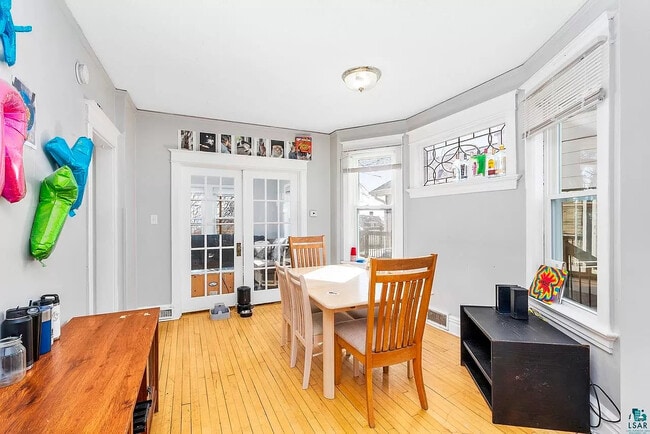 Building Photo - 2114 E 4th St