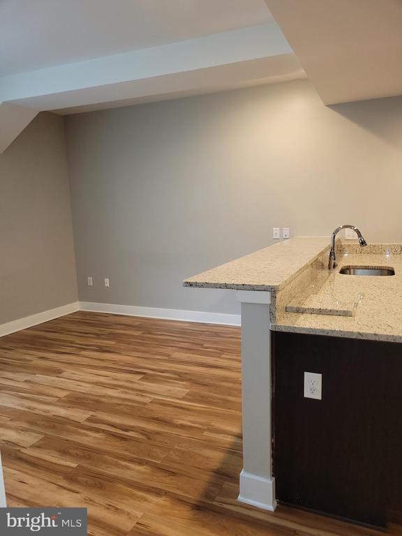 Building Photo - 231 State St