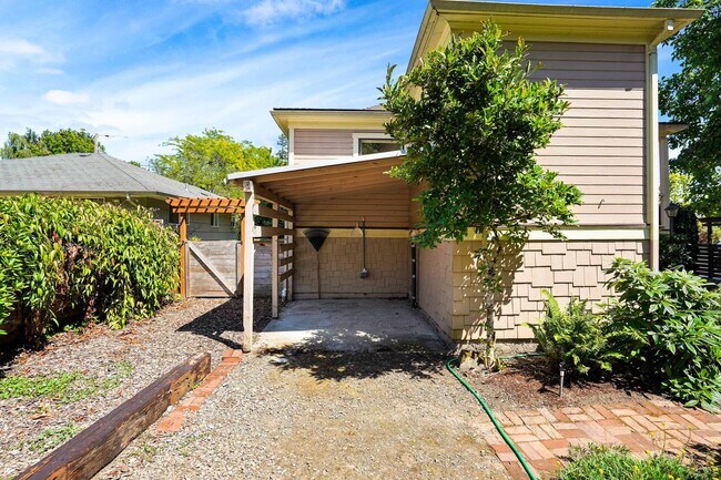 Building Photo - 22nd St Duplex - VPM295T-3