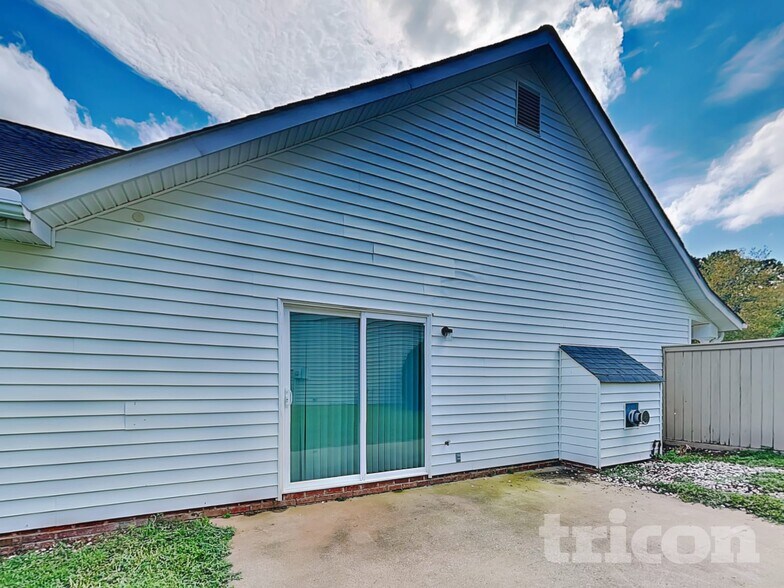 Building Photo - 113 Cobblestone Cir