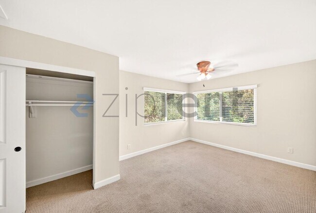 Building Photo - 16925 Hillside Dr