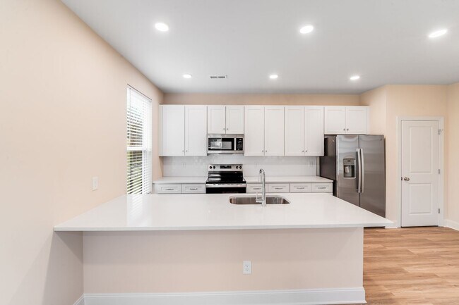 Building Photo - 645 Brookwood St