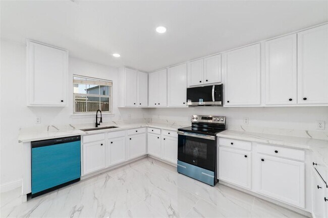 Building Photo - 13106 Cres Manor Ln