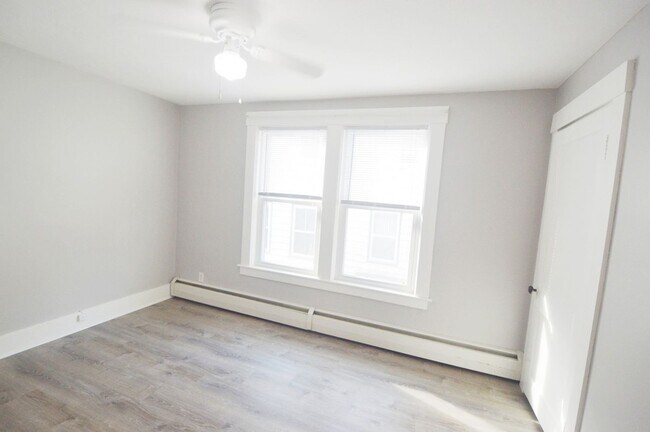 Building Photo - 38 Cascade St