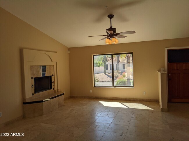 Building Photo - 14052 N La Casa Dr