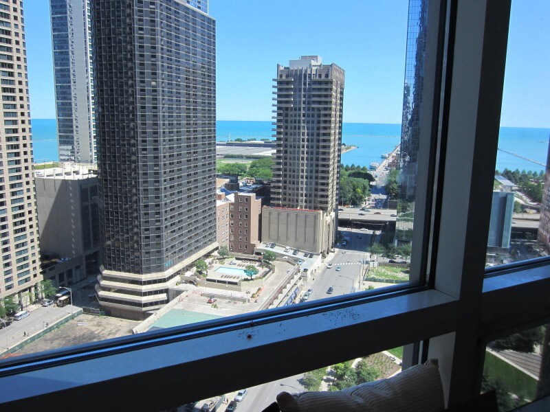 Building Photo - 512 N McClurg Ct