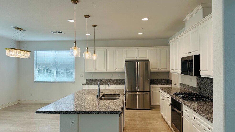 Building Photo - 24814 Woodley Cir