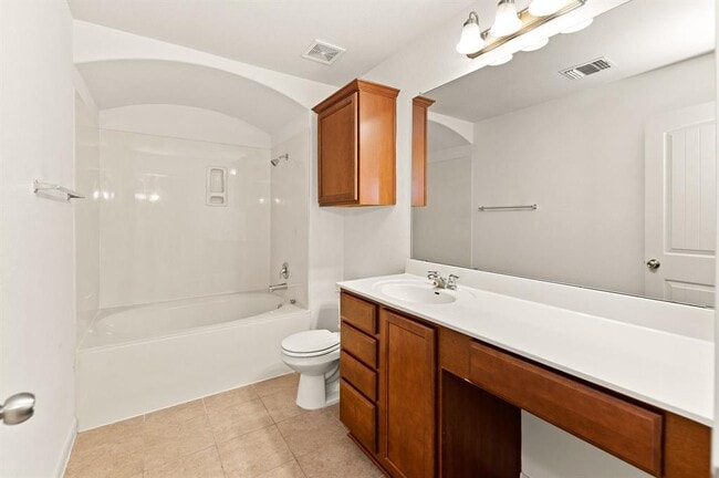 Building Photo - 1620 Bryant Dr