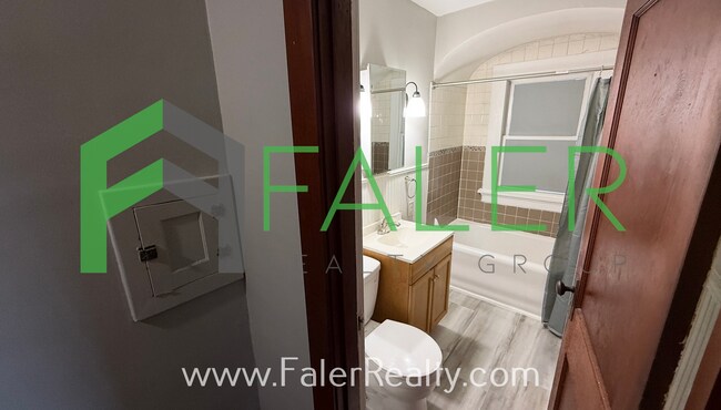 Building Photo - 1725-1727 Brookline