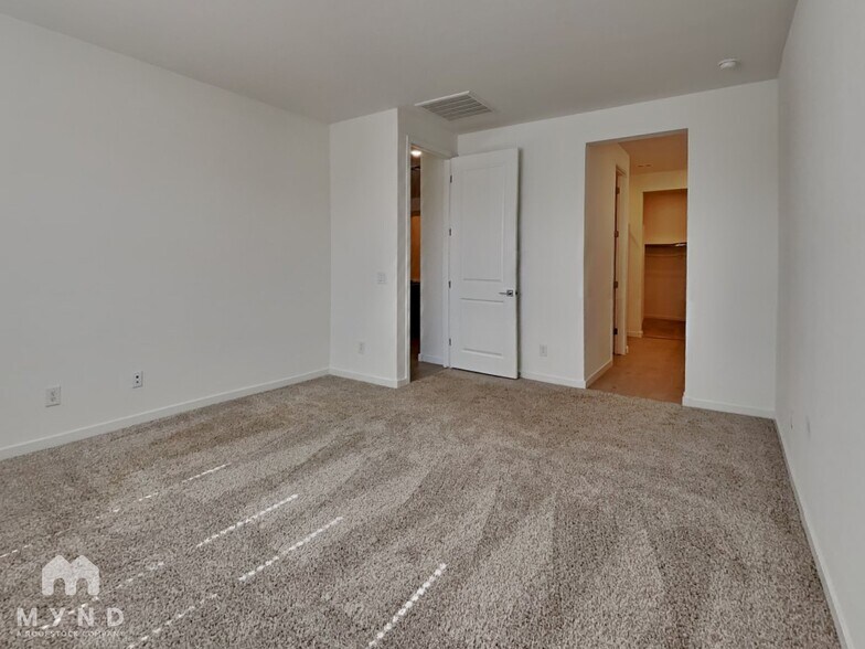 Building Photo - 17335 W Sunnyslope Ln