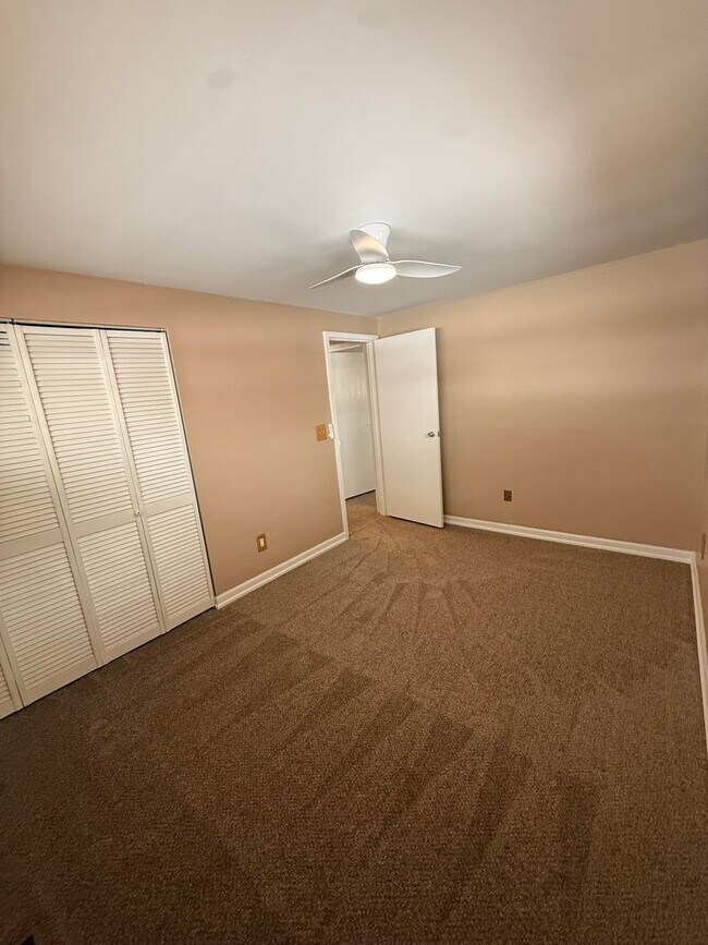 Building Photo - 2076 Terrylynn Ave