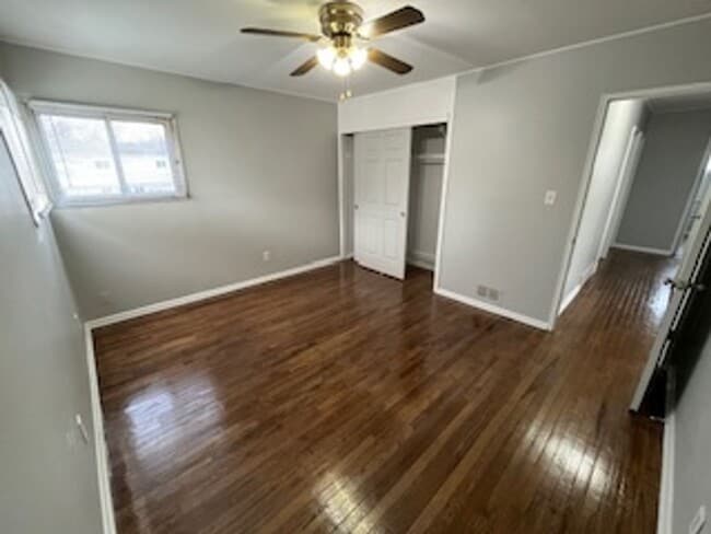 Building Photo - 3 BR 1.5 BA split-level with attached 1 car garage