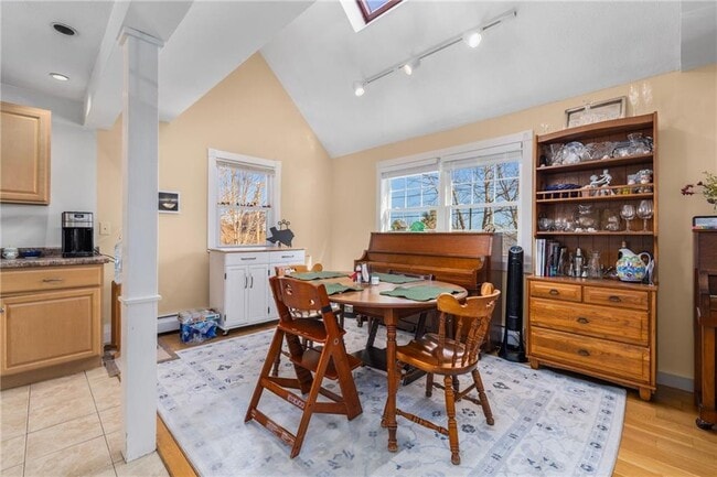 Building Photo - 1059 E Shore Rd