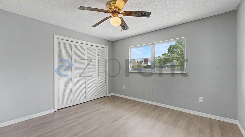 Building Photo - Unit