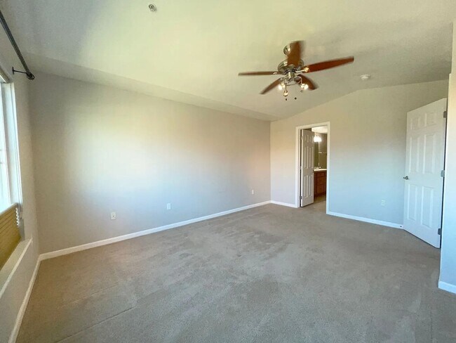 Building Photo - Spacious 2 Bed, 2 Bath + Office Townhome with Attached Garage | Broadlands Community