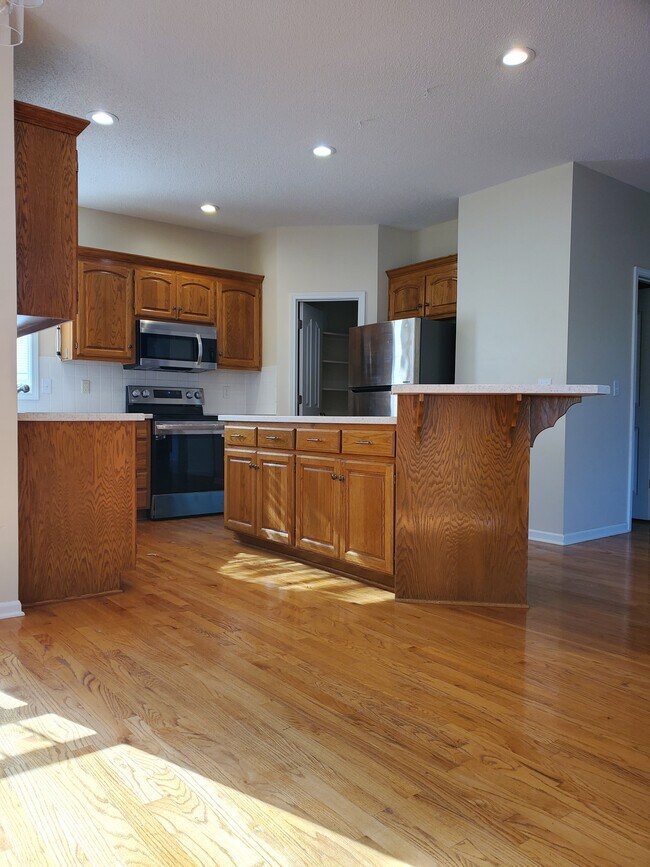 Building Photo - 14612 S Hallet St