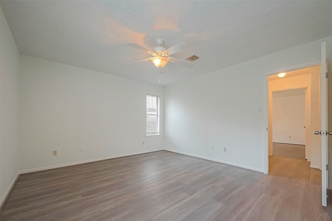 Building Photo - 4431 Duesenberg Dr