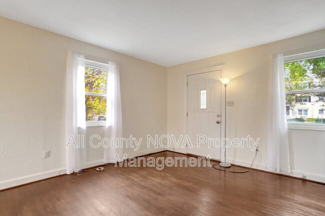 Building Photo - 2238 Farrington Ave