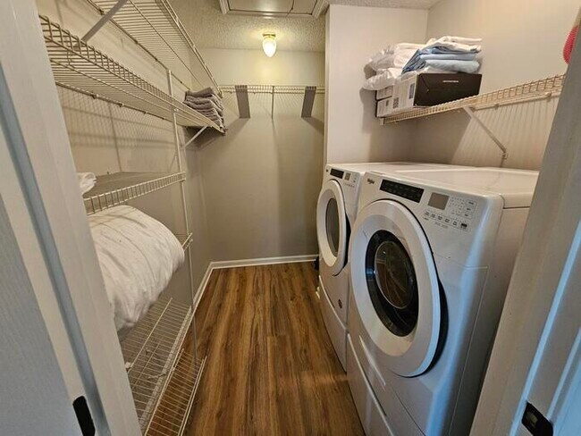 Building Photo - Furnished Mid term Rental