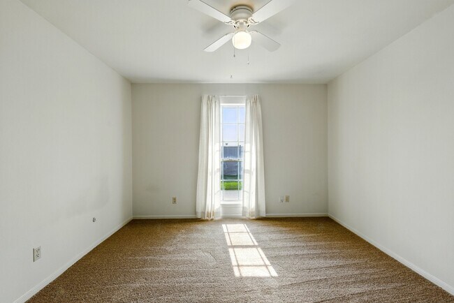 Building Photo - 9641 Hollock St