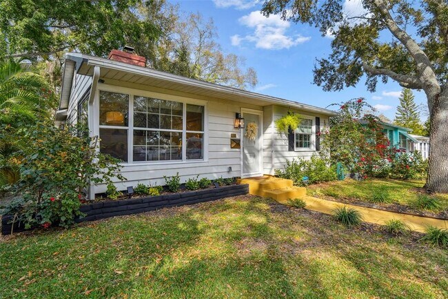 Building Photo - 145 24th Ave SE