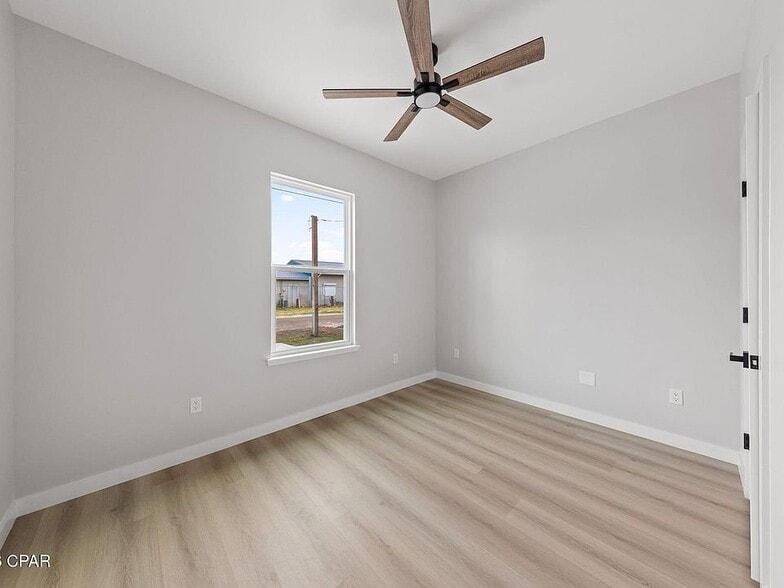 Building Photo - 517 E 8th St