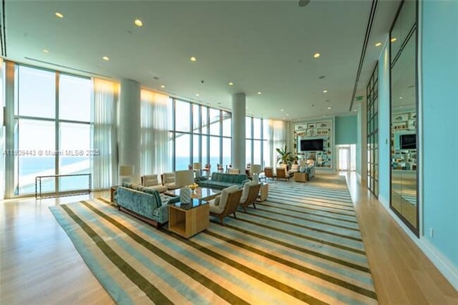 Building Photo - 15701 Collins Ave