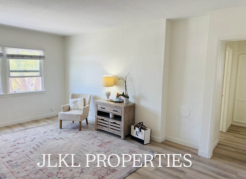 Building Photo - 3088 Meade Ave