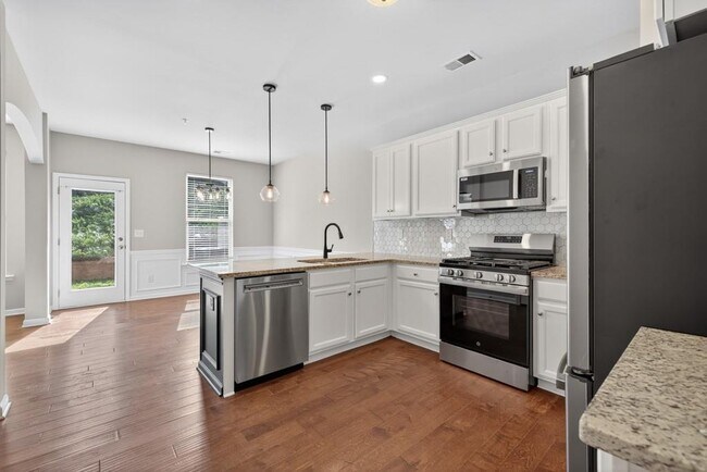 Building Photo - 3277 Castleberry Village Dr