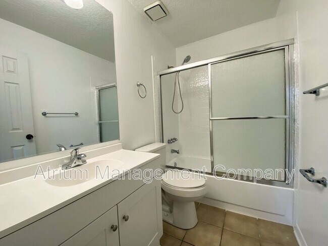 Building Photo - 6262 Yorktown Dr