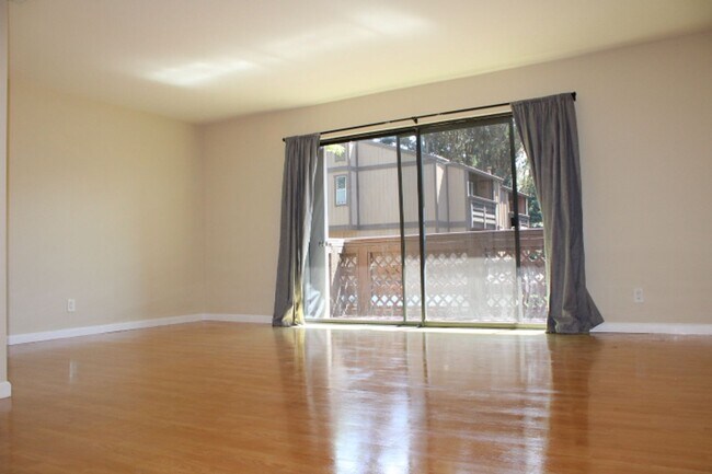 Building Photo - 507 Chabre Ct