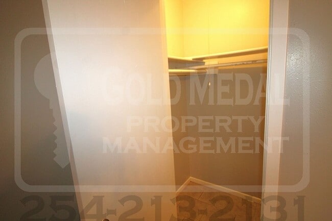 Building Photo - 2302 Hunt Dr