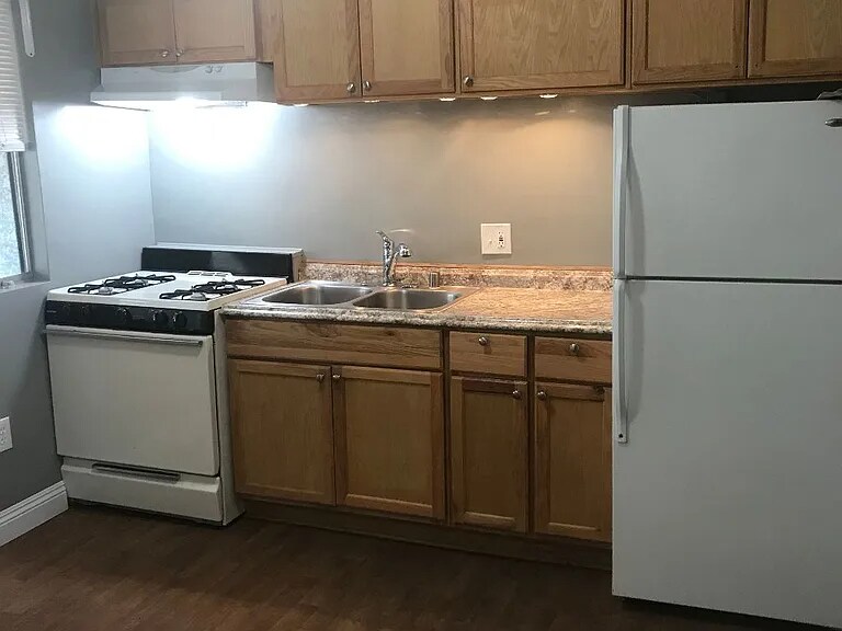 Building Photo - 568 Durham St