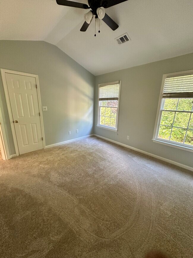 Building Photo - 420 White Rose Trce