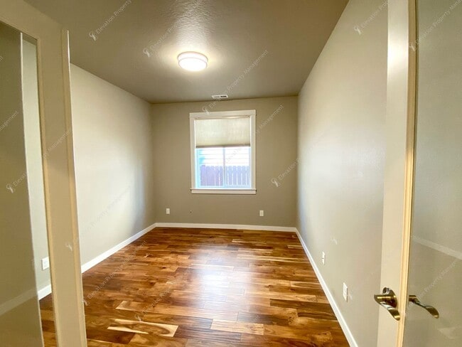 Building Photo - Bright, Spacious Home with Expansive Yard ...