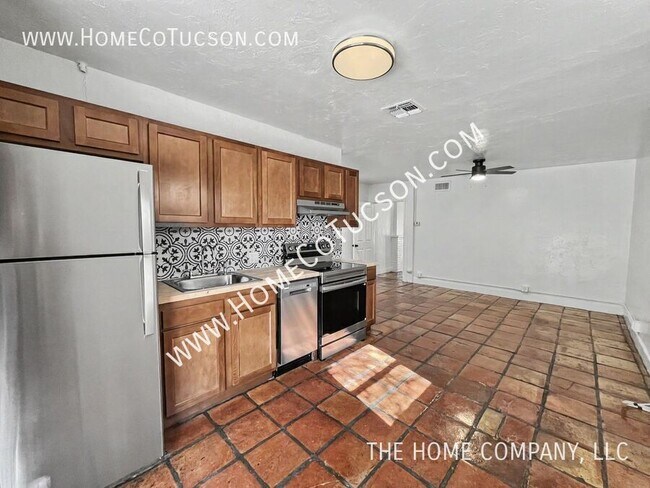 Building Photo - 4566 E Seneca St