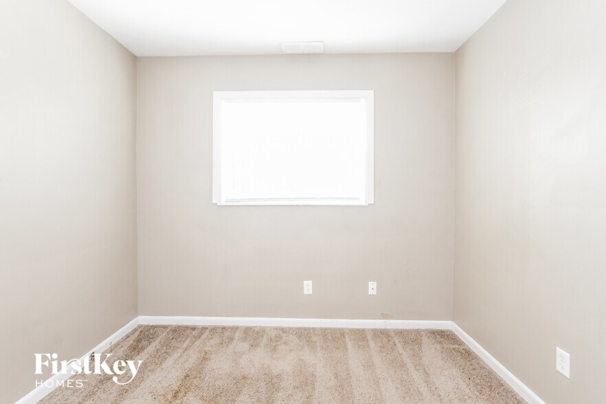 Building Photo - 3223 Vincz Dr