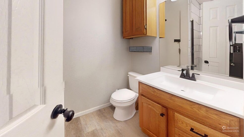 Building Photo - 1202 E Keller St