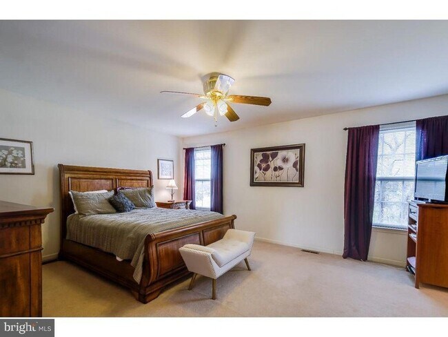 Building Photo - 9 Buttonwood Dr