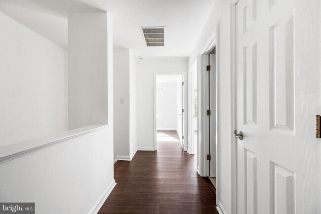 Building Photo - 21562 Iredell Terrace