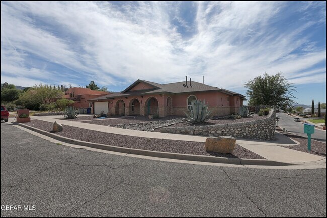 Building Photo - 6412 Via Aventura Dr